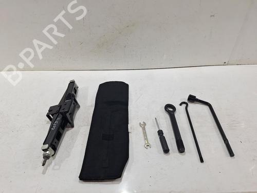 Used Jack Kit HYUNDAI TUCSON (TL, TLE) 2.0 CRDi (136 hp) 30897165