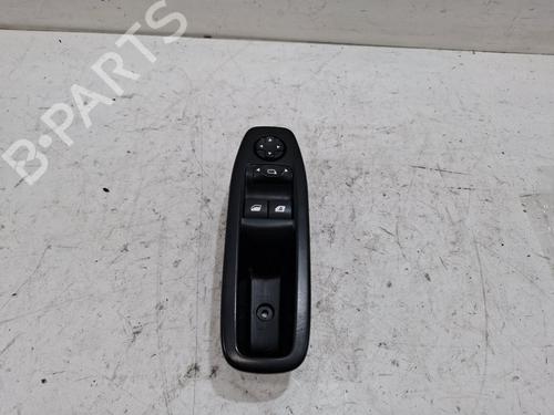 Højre fortil elrude kontakt Højre fortil elrude kontakt PEUGEOT 208 I (CA_, CC_) 1.0 VTi (68 hp) 39694634 39694634