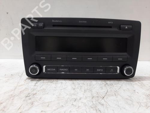 radio-skoda-yeti-5l-2009-2010-2011-2012-2013-2014-2015-2016-2017-36594324 main image
