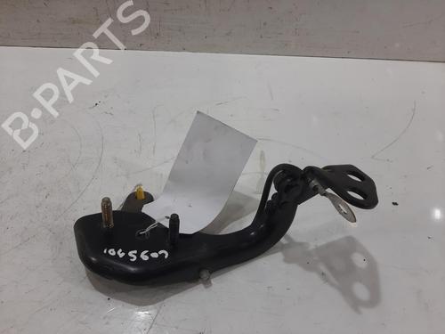 hingedoor-check-strap-jaguar-f-pace-x761-2015-33467198 main image