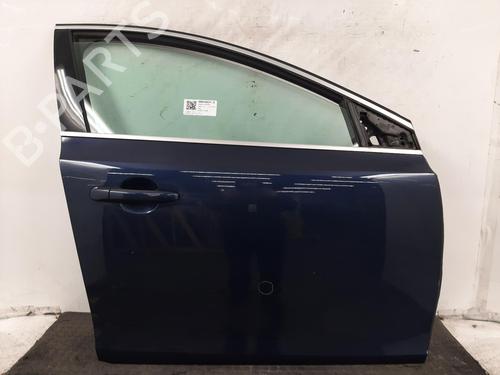 right-front-door-volvo-v40-hatchback-525-2012-2013-2014-2015-2016-2017-2018-2019-33125320 main image