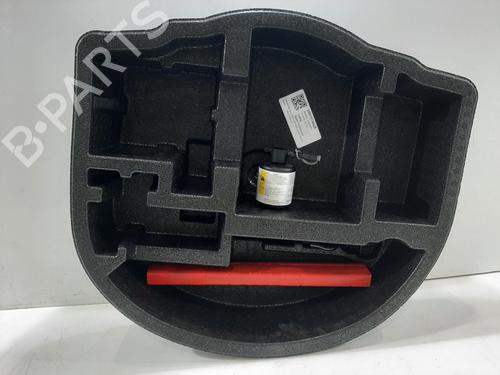 Used Jack Kit TOYOTA YARIS (_P21_, _PA1_, _PH1_) 1.5 Hybrid (MXPH10, MXPH11) (116 hp) 30671238