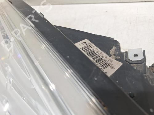 Right headlight RENAULT SCÉNIC III (JZ0/1_) 1.5 dCi | BP32357668C29