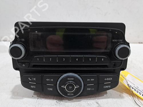 Used Radio VAUXHALL CORSA Mk IV (E) (X15) 1.4 (75 hp) 30286086