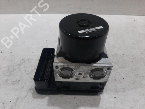 Used ABS pump VOLVO V40 Hatchback (525) D2 (114 hp) 32529118