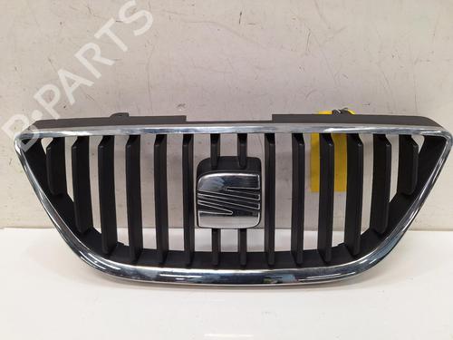 Grill SEAT IBIZA IV (6J5, 6P1) 1.4 (85 hp) 27364939