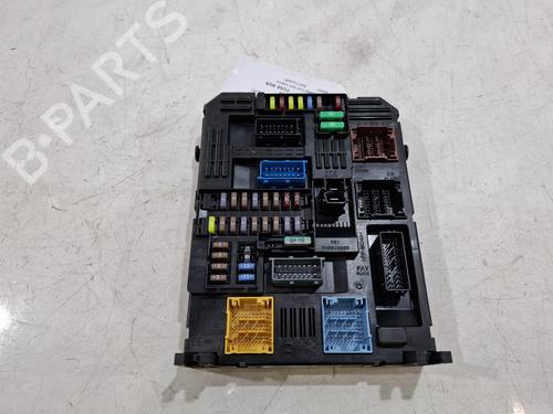 Used Fuse box Fuse box 39176699 39176699