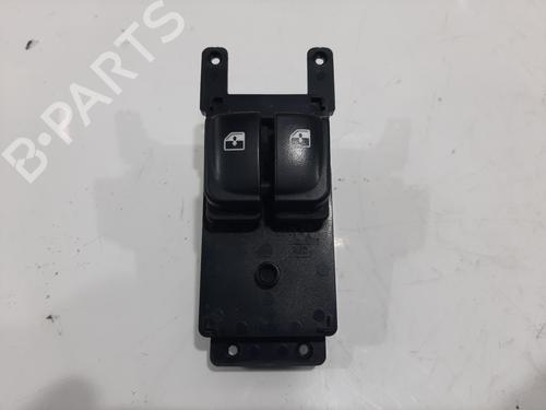 Pulsantiera anteriore destra Pulsantiera anteriore destra HYUNDAI i20 I (PB, PBT) 1.2 (78 hp) 37484669 37484669