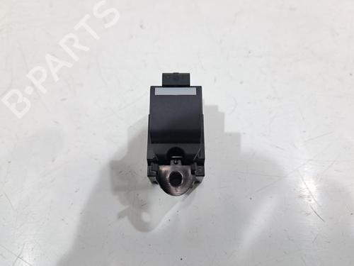 switch-jaguar-i-pace-x590-2018-31812463 main image