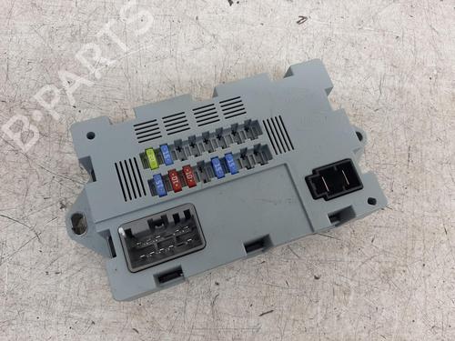 Used Fuse box Fuse box 26767107 26767107