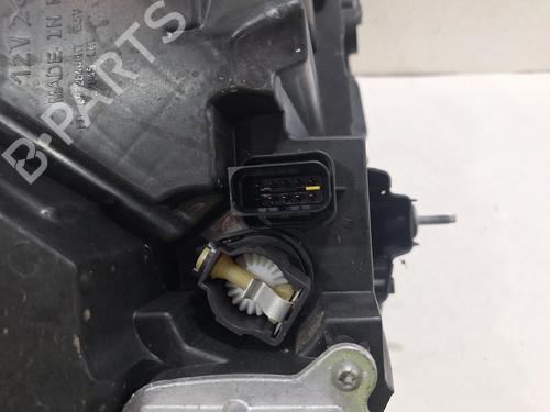 Left headlight VAUXHALL CORSA Mk V (F) 1.2 | BP32380398C28