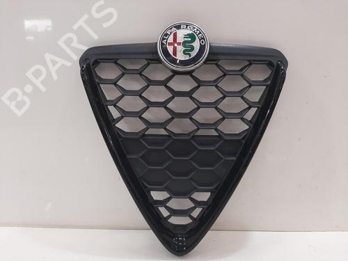 Used Grille ALFA ROMEO GIULIETTA (940_) 1.4 TB (940FXA1A, 940FXT1A) (120 hp) 28138227