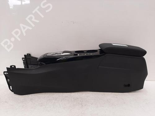 Console centrale Console centrale PEUGEOT 2008 II (UD_, US_, UY_, UJ_, UR_, UC_) 1.2 PureTech 130 (USHNS, URHNS) (130 hp) 34233449 34233449