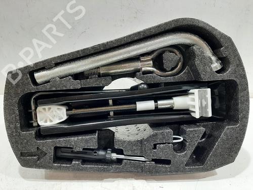 Used Jack Kit SKODA CITIGO (NF1) 1.0 (60 hp) 30119984