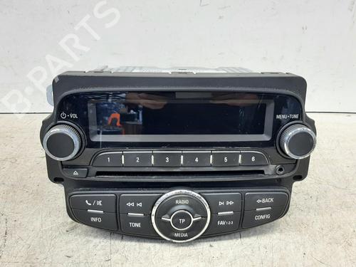 Used Radio VAUXHALL CORSA Mk IV (E) (X15) 1.4 (75 hp) 26856845