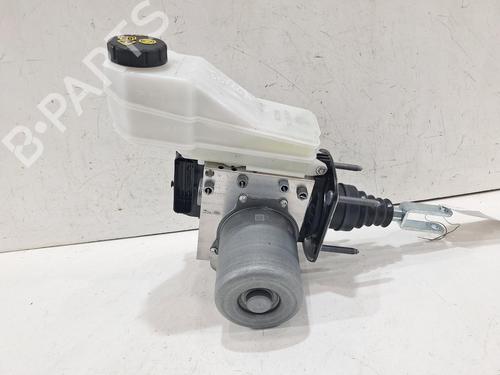 Used Brake master cylinder LAND ROVER DISCOVERY V (L462) D350 MHEV 4x4 (349 hp) 31812087
