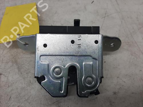 Used Tailgate lock VAUXHALL CORSA Mk IV (E) (X15) 1.4 (75 hp) 31305152