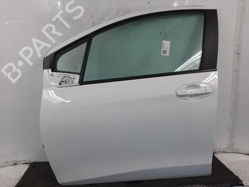 Used Left front door TOYOTA YARIS (_P13_) 1.3 (NSP130_, NSP130) (99 hp) 31999463