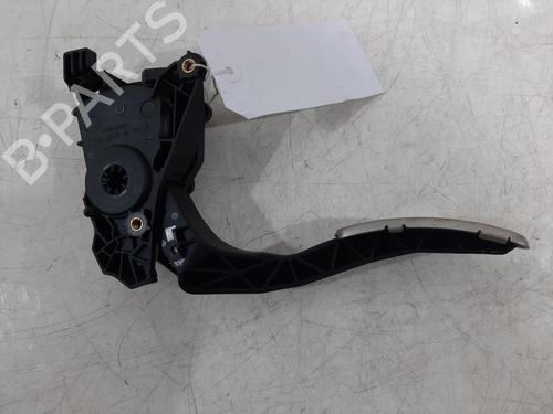Pédale Pédale RENAULT ARKANA I (LCM_, LDN_) 1.6 E-TECH 145 (LDMU) (143 hp) 35985536 35985536