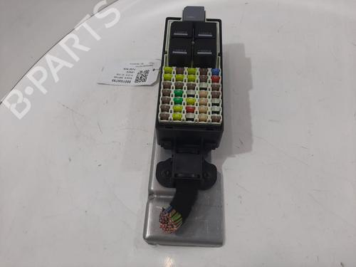 Used Fuse box Fuse box 28617206 28617206