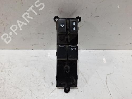 Højre fortil elrude kontakt Højre fortil elrude kontakt SUZUKI SWIFT IV (FZ, NZ) 1.2 (AZG412, ZC72S) (90 hp) 39934815 39934815