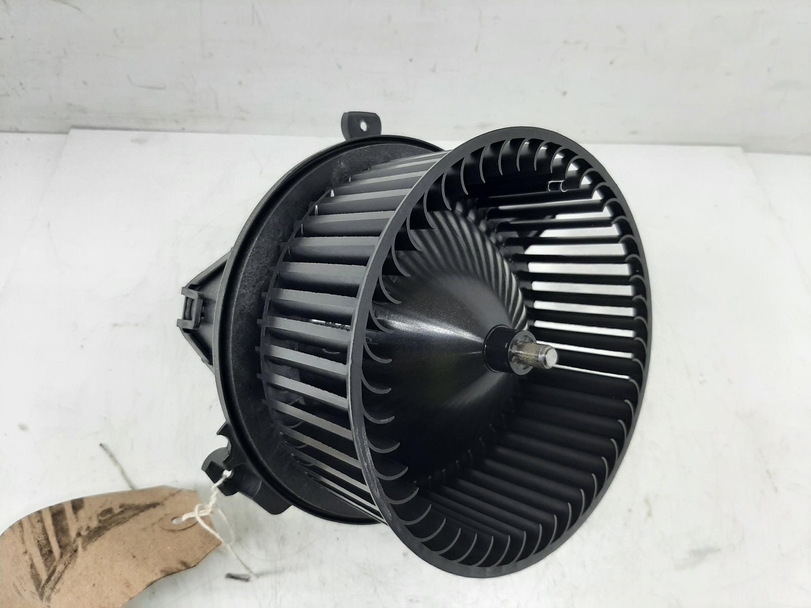 Heater blower motor – Porsche 911 (992) 3.0 Carrera 4 S (992420) (2019-2024)