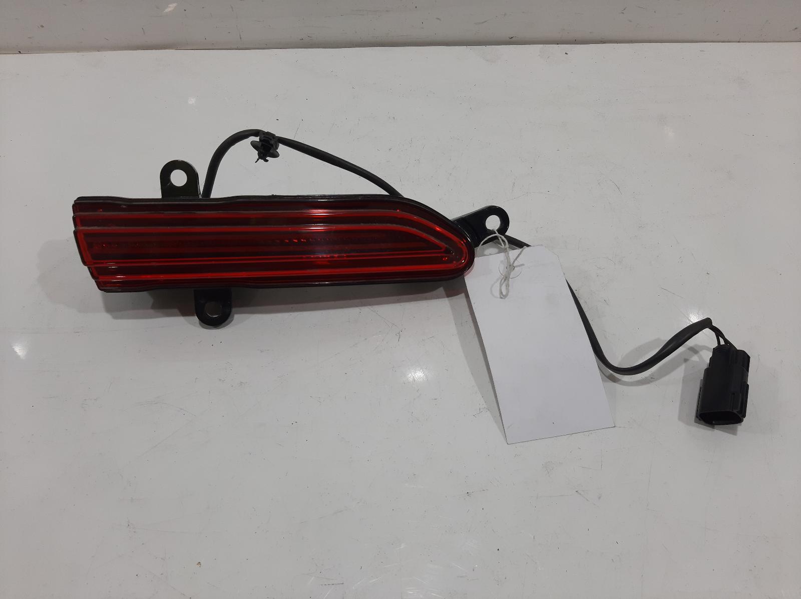 Left tailgate light – Aston Martin DB12 Volante 4.0 V8 (2023-2026)