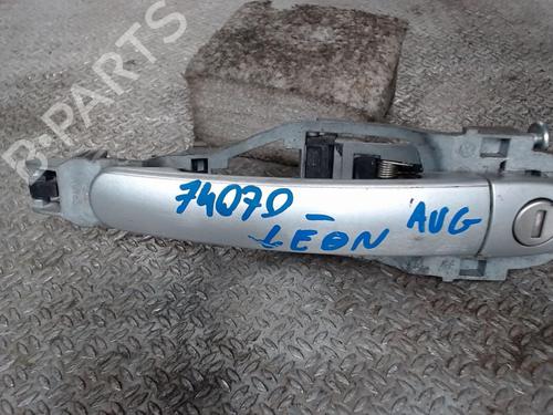 Used Front left exterior door handle SEAT LEON (1P1) 1.9 TDI (105 hp) 24077768