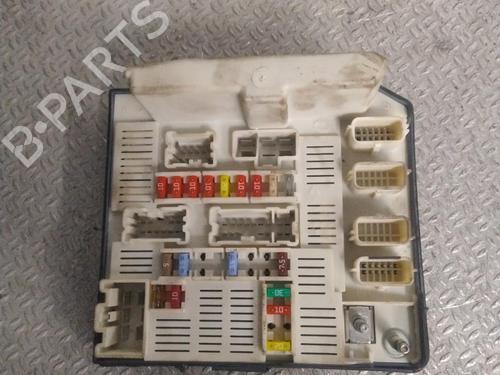 Used Fuse box Fuse box 39571761 39571761