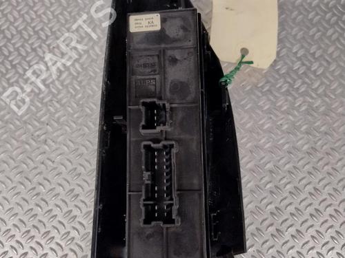 Used Left front window switch Left front window switch NISSAN JUKE (F15) 1.5 dCi (110 hp) 29344379 29344379