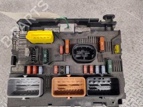 fuse-box-toyota-yaris-_p21_-_pa1_-_ph1_-2020-36462814 main image