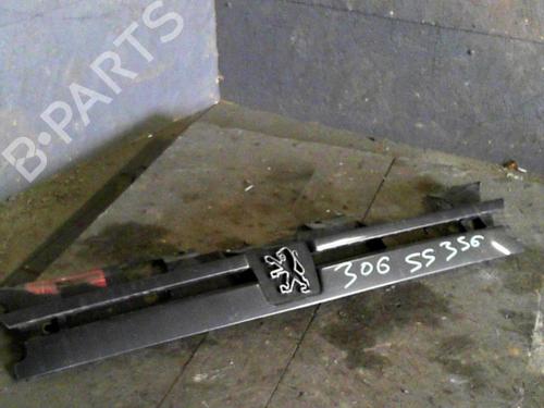 Grill PEUGEOT 306 Hatchback (7A, 7C, N3, N5) 1.9 DT (90 hp) 24065224