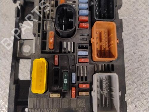 Used Fuse box Fuse box 38787178 38787178