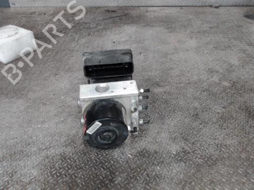 Used ABS pump TOYOTA YARIS (_P9_) 1.4 D-4D (NLP90_, NLP90R) (90 hp) 30483954