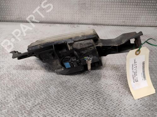 Used Right front fog light Right front fog light PEUGEOT 407 (6D_) 2.0 HDi 135 (6DRHRH, 6DRHRE, 6DRHRG, 6DRHRJ) (136 hp) 26514316 26514316