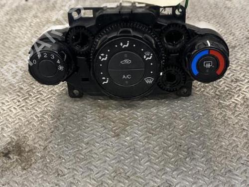 Used Climate control Climate control 24100832 24100832
