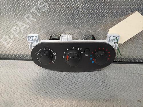 Commande Chauffage DACIA SANDERO II 1.2 (75 hp) 24060473