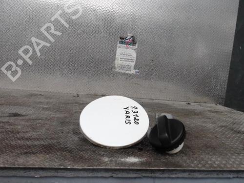 Używane Klapa wlewu paliwa TOYOTA YARIS (_P9_) 1.4 D-4D (NLP90_, NLP90R) (90 hp) 24093216