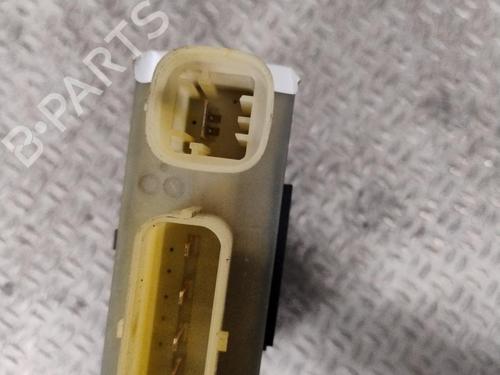 Used Fuse box Fuse box 25858472 25858472