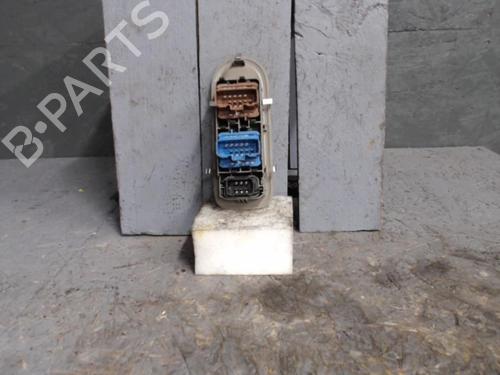 Used Left front window switch RENAULT CLIO III (BR0/1, CR0/1) [2005-2014]  24070531