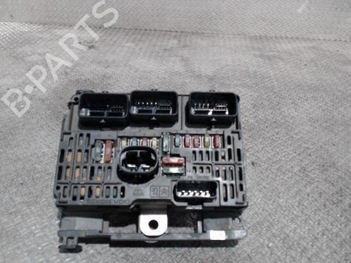 Used Fuse box PEUGEOT 407 SW (6E_, 6D_) 2.0 HDi (126 hp) 30484280