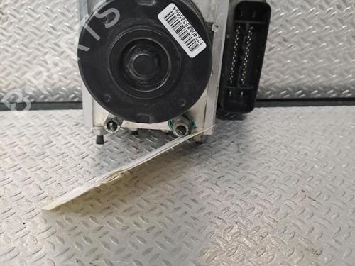 Used ABS pump TOYOTA YARIS (_P9_) 1.0 VVT-i (KSP90_, KSP90R) (69 hp) 30484530