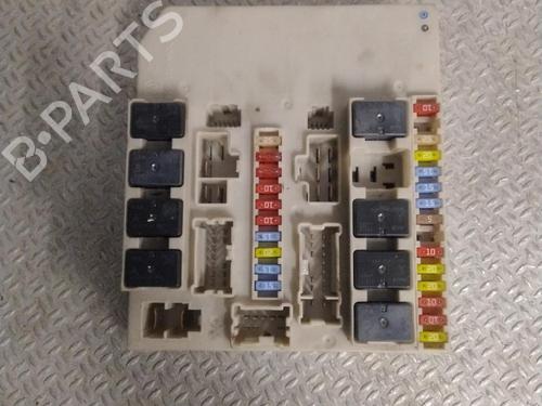 Used Fuse box Fuse box 38761981 38761981
