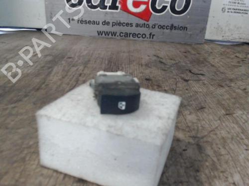 Used Right rear window switch RENAULT SCÉNIC II (JM0/1_) 1.9 dCi (JM0G, JM12, JM1G, JM2C) (120 hp) 24069368
