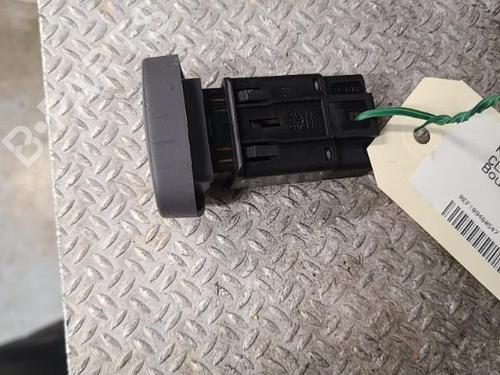 Used Warning switch Warning switch RENAULT CLIO II (BB_, CB_) 1.2 (BB0A, BB0F, BB10, BB1K, BB28, BB2D, BB2H, CB0A,... (58 hp) 24099147 24099147