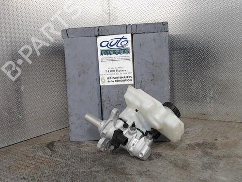 Used Brake master cylinder SKODA OCTAVIA III Combi (5E5, 5E6) 1.6 TDI (115 hp) 24079283