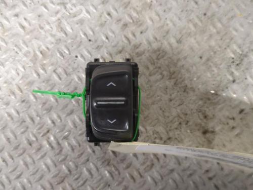 Used Switch DACIA SANDERO II TCe 90 (B8M1, B8MA, B8AC) (90 hp) 30188318