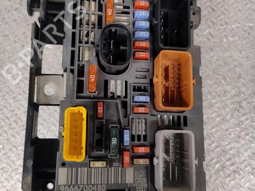 Used Fuse box Fuse box 39060858 39060858
