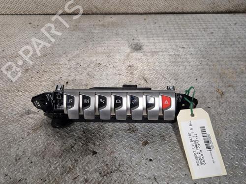 Middle console PEUGEOT 5008 II (MC_, MJ_, MR_, M4_) 1.5 BlueHDi 130 (MCYHZJ, MCYHZR, MCYHZX) | BP30916340I22