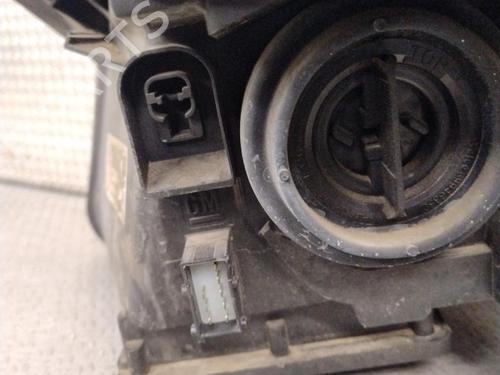 Used Right headlight OPEL MERIVA A MPV (X03) 1.6 16V (E75) (100 hp) 31077089